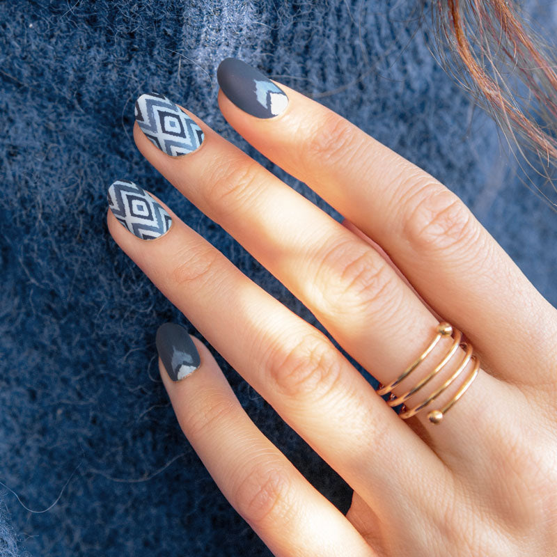Fall in Love 17 ✦ Nail Stamping Plate