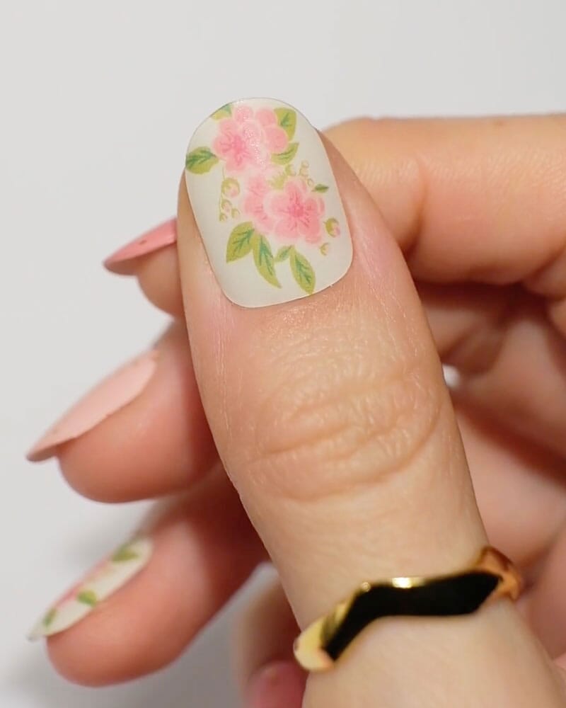 Gel Nail Strip ★ Can't Buy Me Love Gel Nail Strips MoYou London